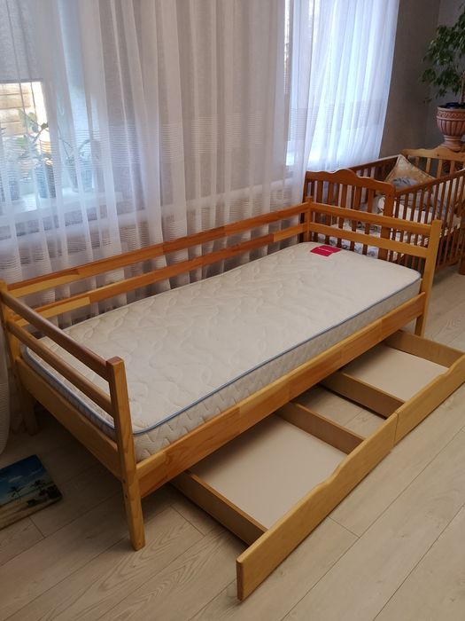 Ліжко з ортопедичним матрацом