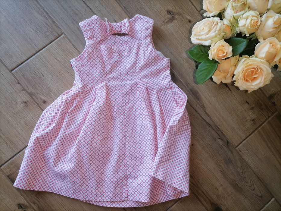 Рожева сукня для дівчинки
