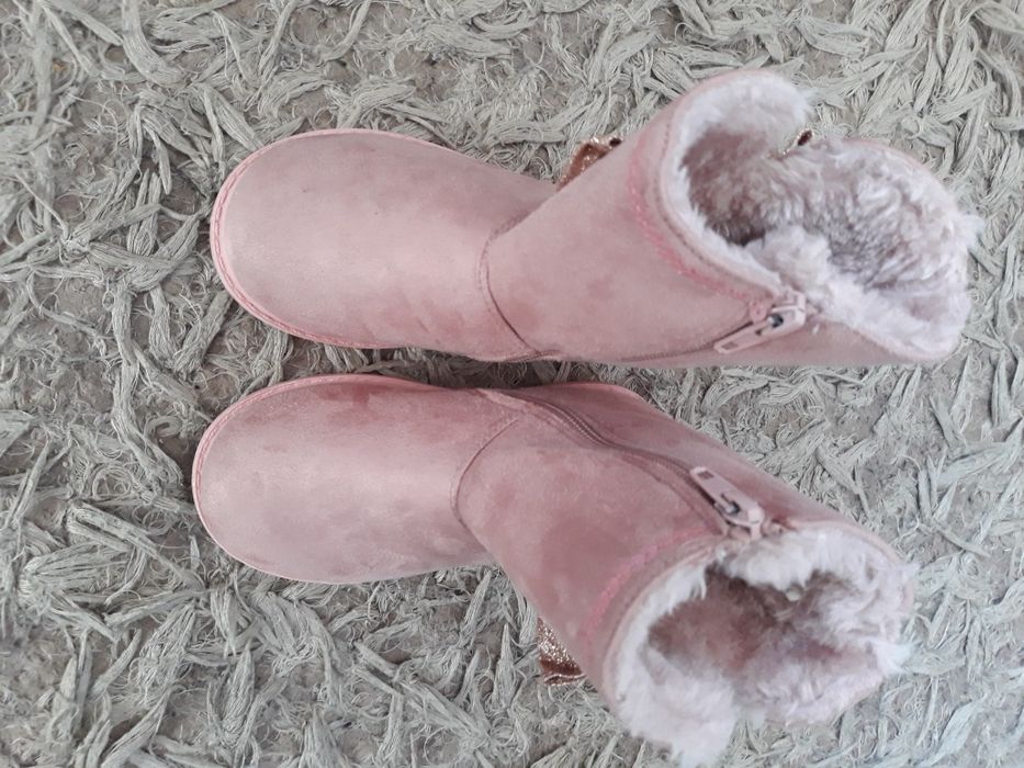 Śliczne kozaki dla dziewczynki