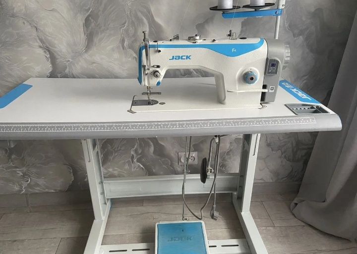 Швейна машинка Jack