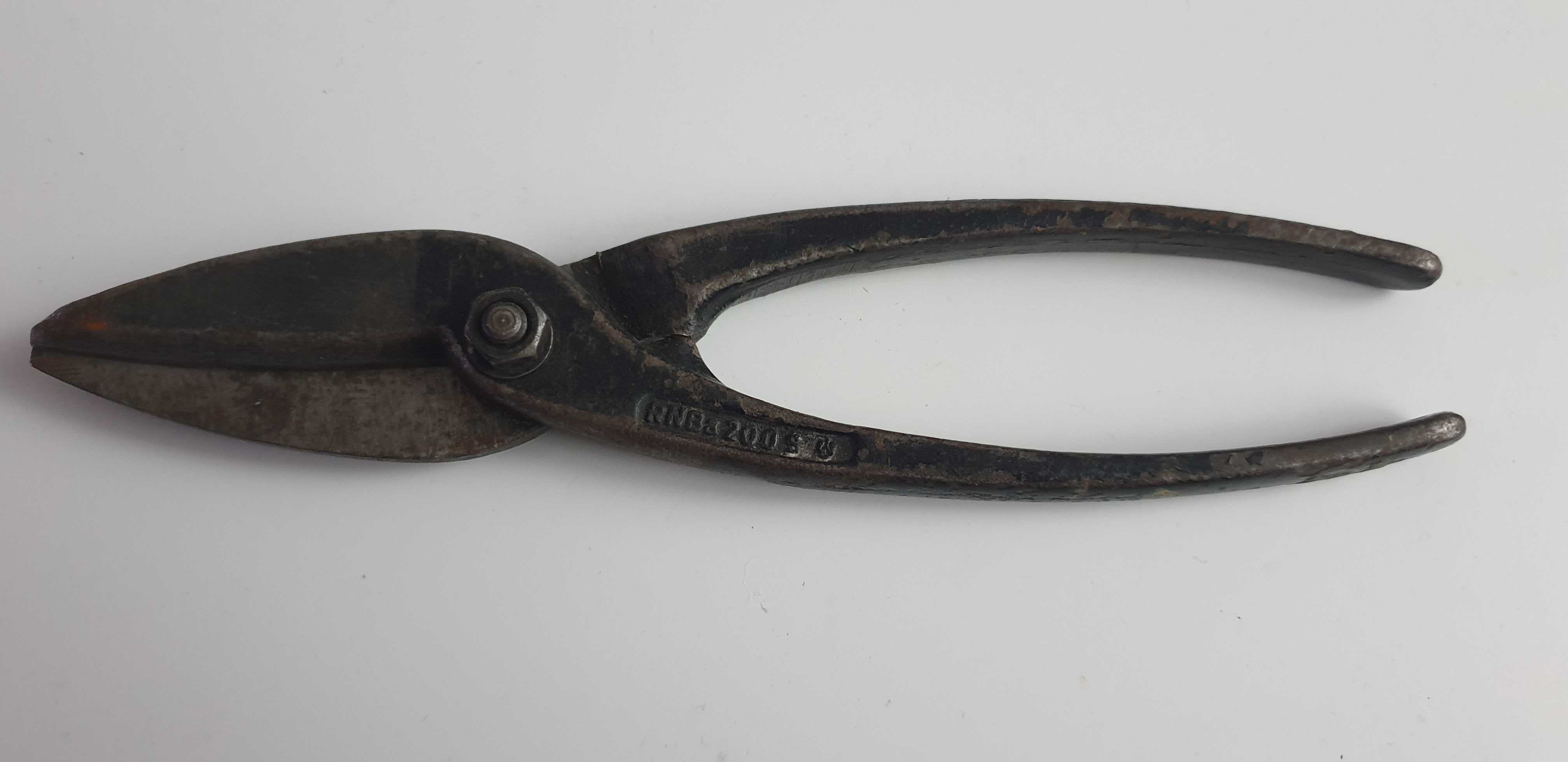 Starocie z Gdyni - Stare narzędzia - nożyce do cięcia blach sygnowane