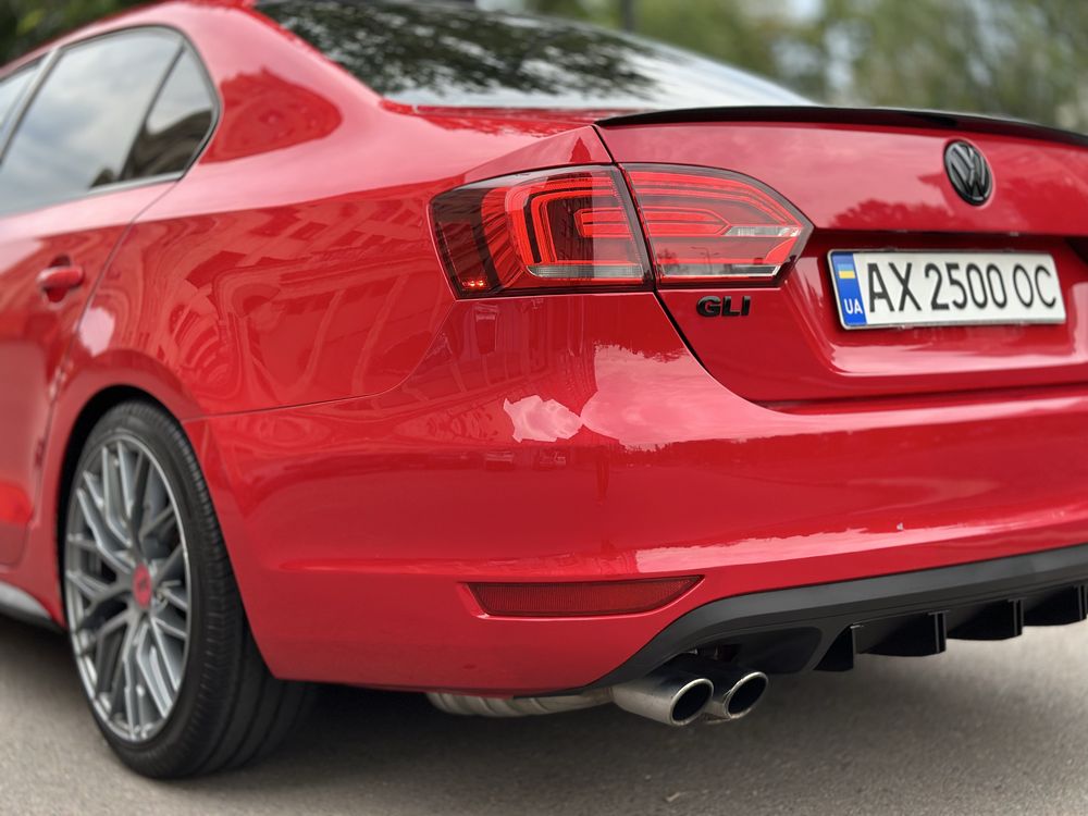 Volkswagen Jetta GLI 2.0 TSI DSG 250 2013