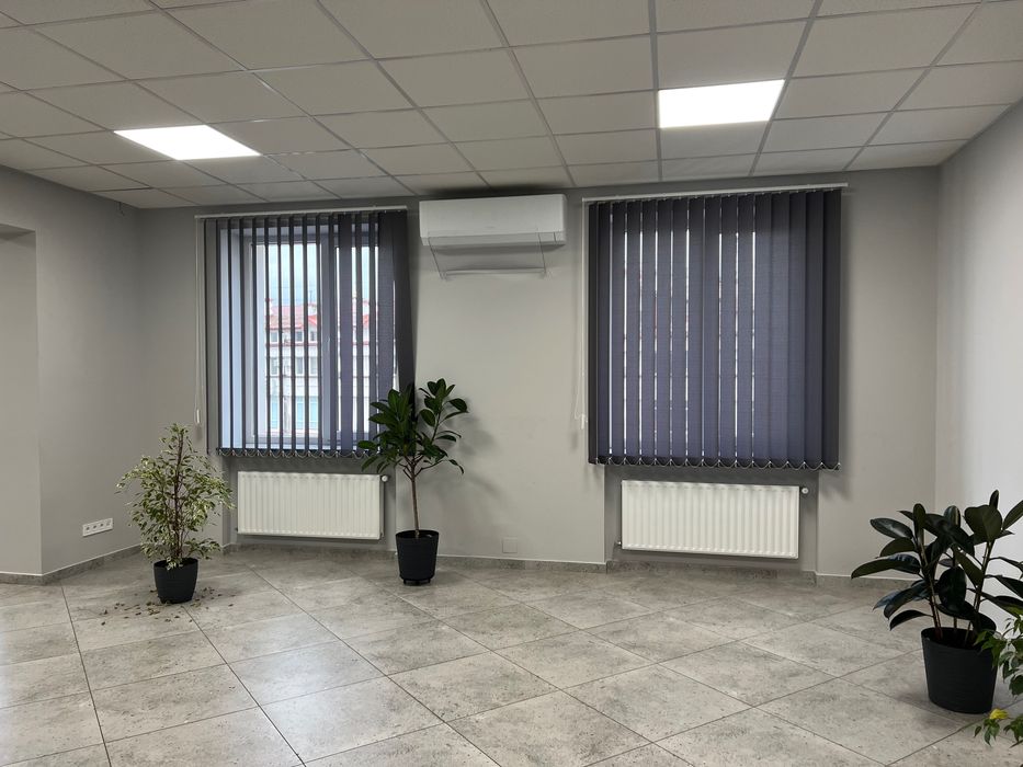 Оренда (продаж)приміщень в центрі міста 719,2 м.,720м по вул.Гузара,49