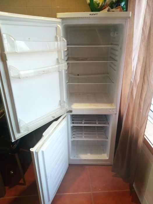 Frigorífico kunft  combinado para arranjo ou peças