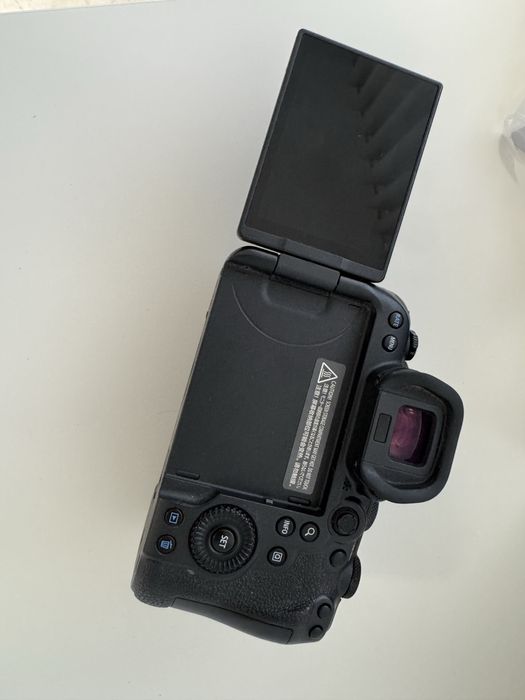 Canon R6 + 4 baterias + acessórios