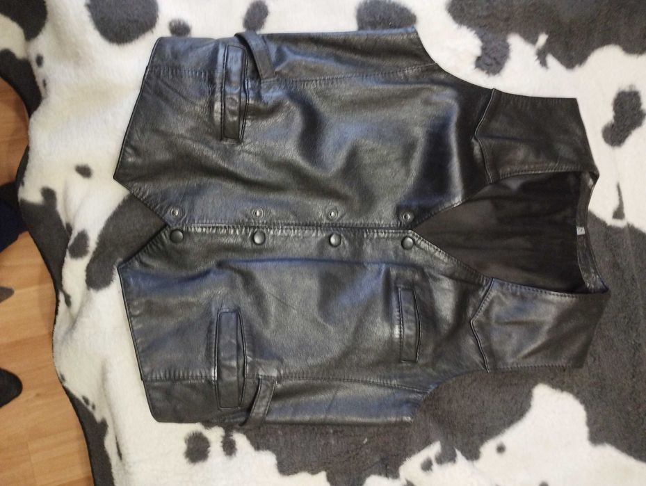 Продаю жилет чоловічий шкіряний