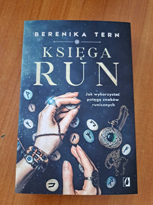 Książka księga run Berenika Tern