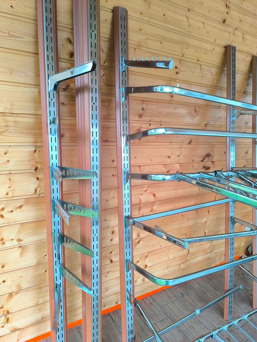 Wieszaki, wyposażenie sklepu