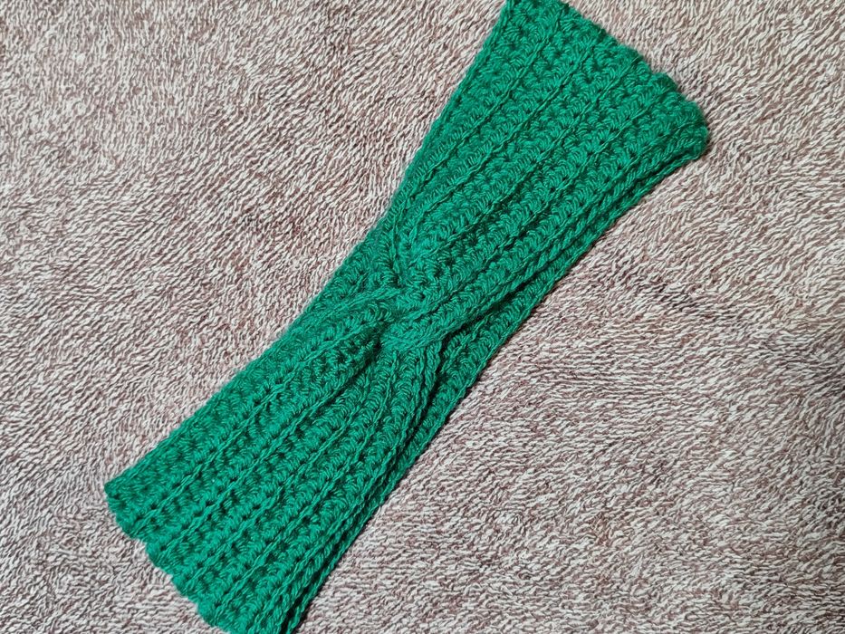 Ciemno zielona opaska na głowę ręcznie robiona na szydełku handmade