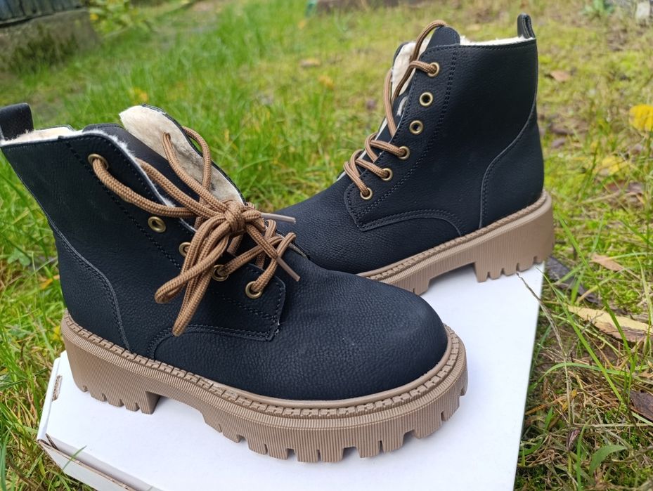 Жіноче взуття Черевики