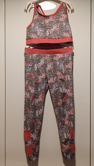 Strój sportowy dla dziewczynki rozmiar 128