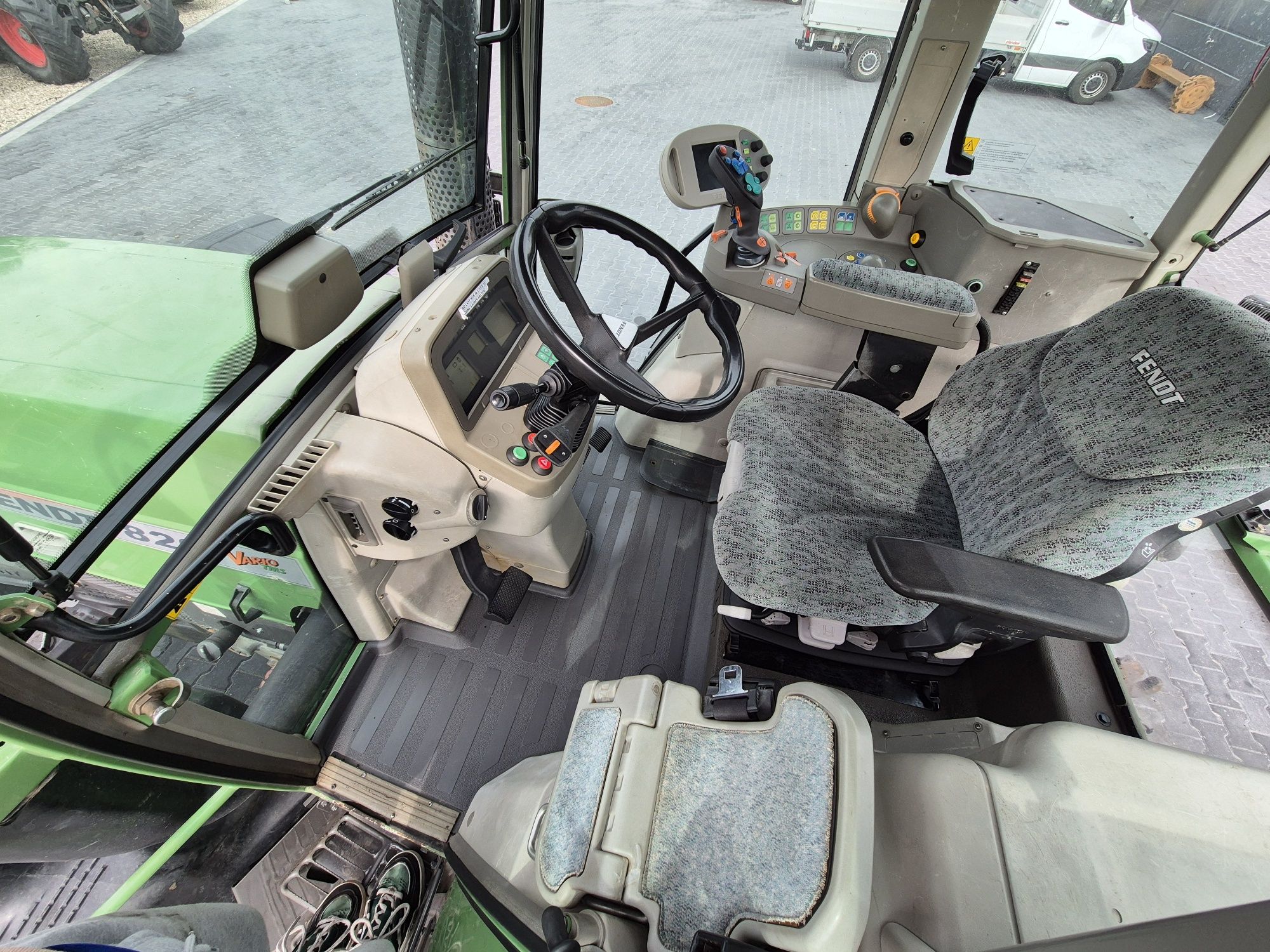 Ciągnik Fendt 820 Vario TMS com3       nie 718 , com 2 818
