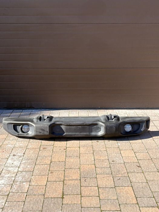 Oryginalny przedni zderzak jeep wrangler 2020