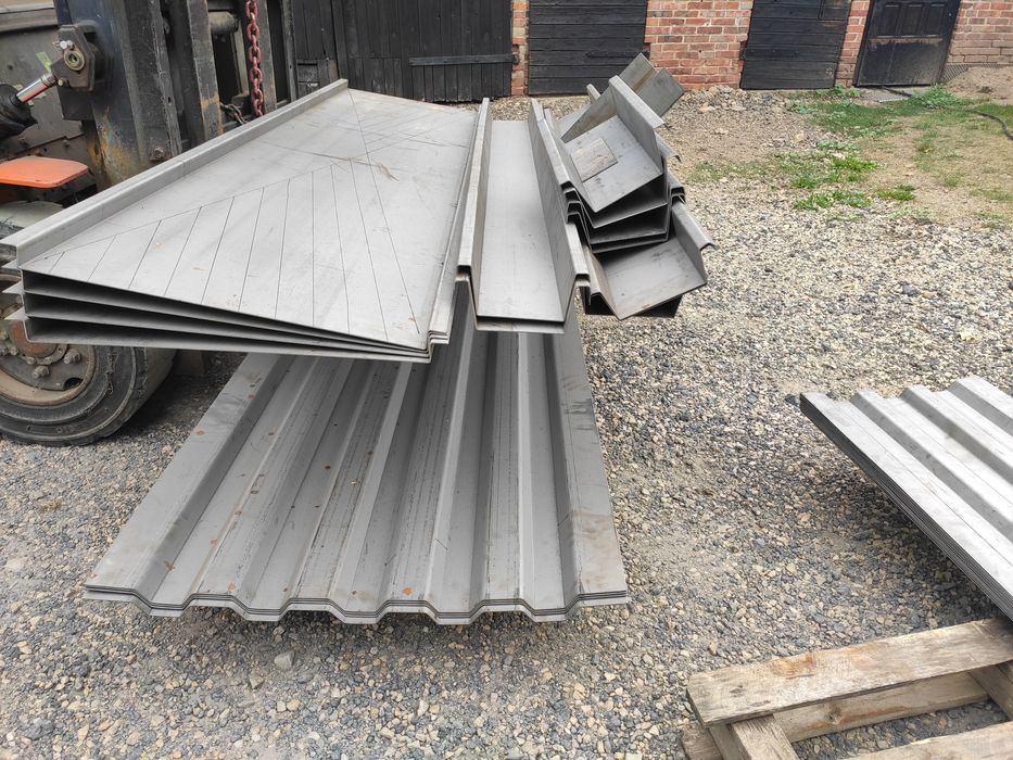 Blachy  burty nadstawki przyczepa rozrzutnik  zabudowa fasada Kontener