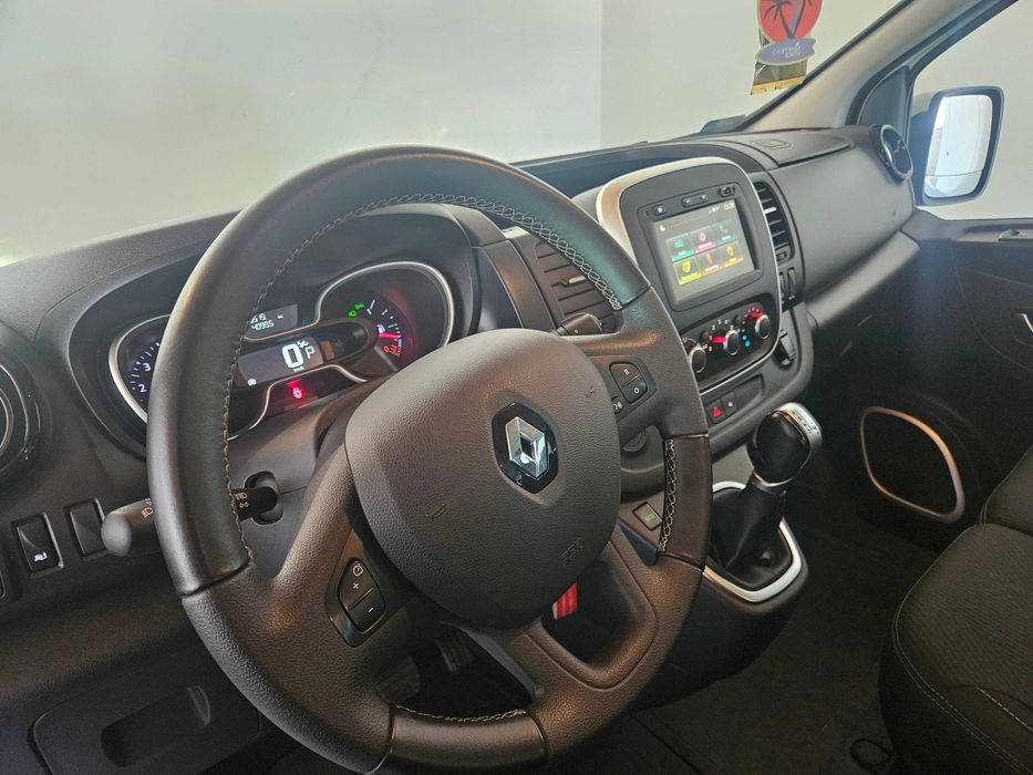 Renault Trafic 9 osób  jak nowy Full FV 23%