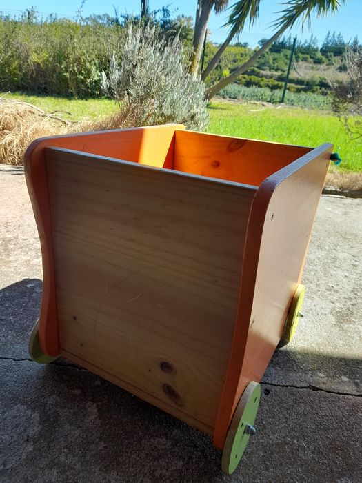 Carrinho guarda brinquedos bebé e criança