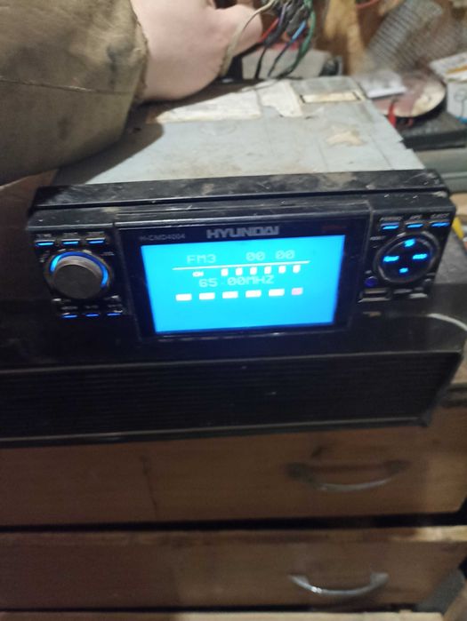 Автомагнітола Hyundai H-CMD4004 на запчастини чи відновлення