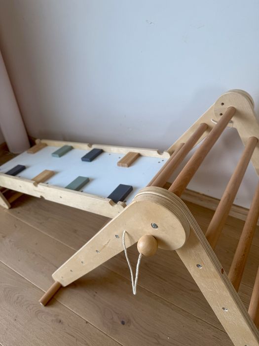 Drewniany domowy plac zabaw drabinka ścianka wspinaczkowa równoważnia