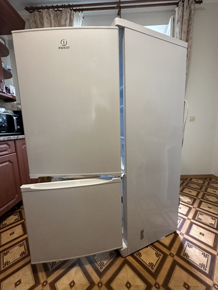 Холодильник Indesit б/в використання