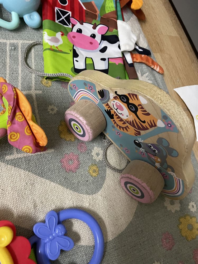 Іграшки для малюків брязкальця книжка мяка підвіска кубики фірмові