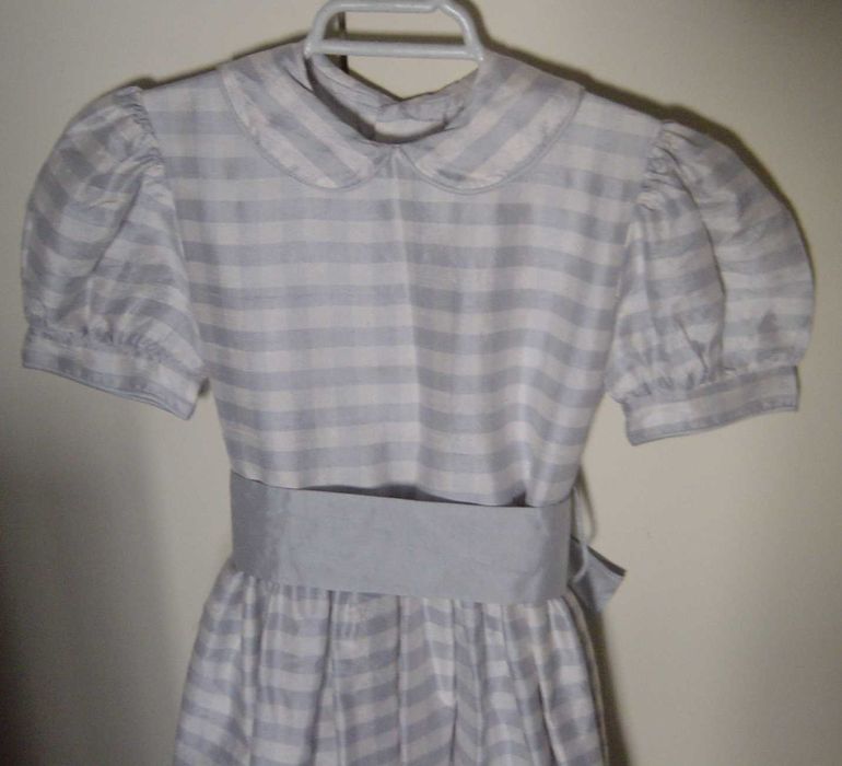 Vestido cerimónia 6/7 anos. 100% seda da Marca MATERNA