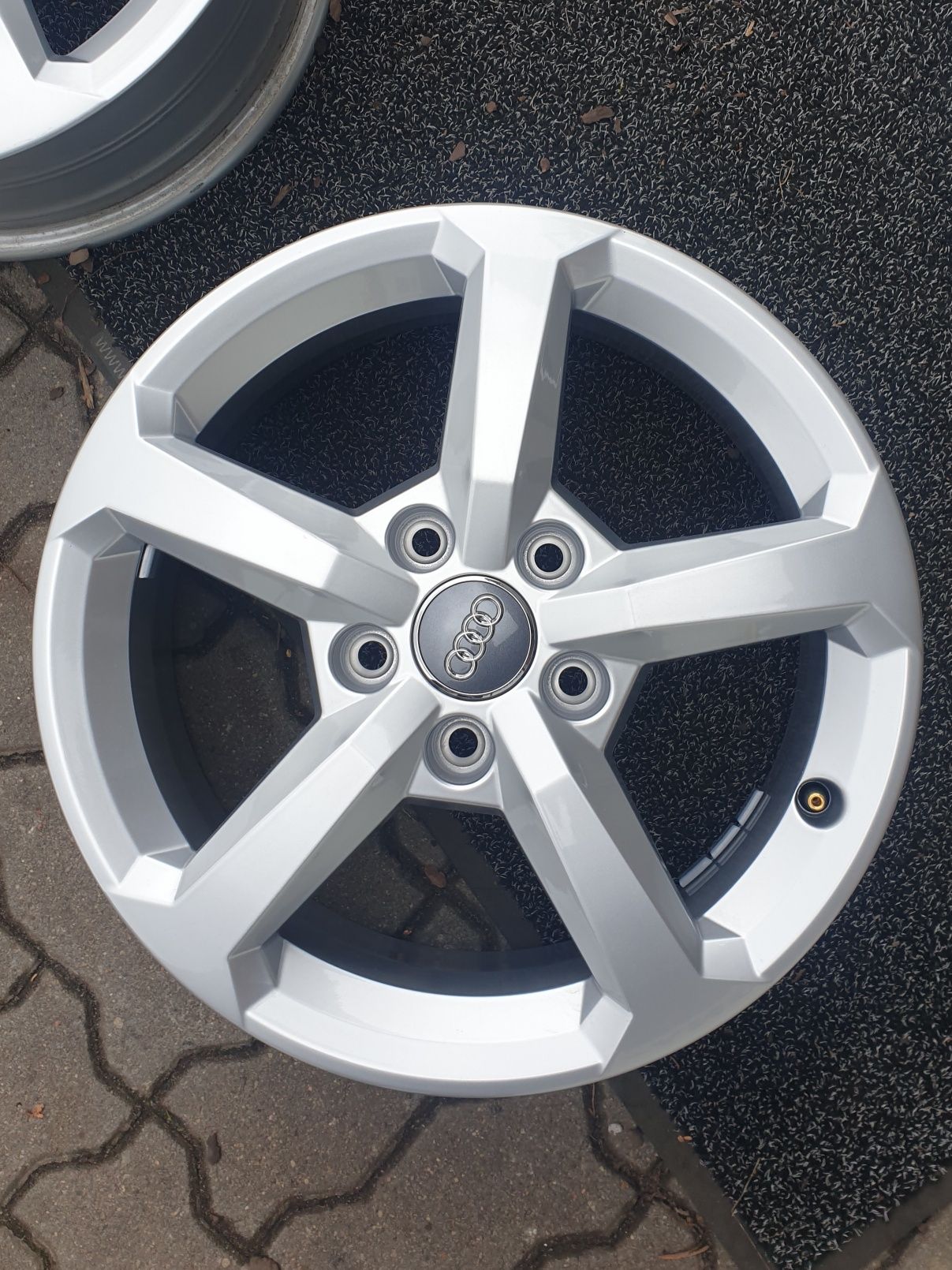 NOWE Felgi Aluminiowe Alu 16" Audi Q2 A3 8P 8V 5x112 Oryginalne