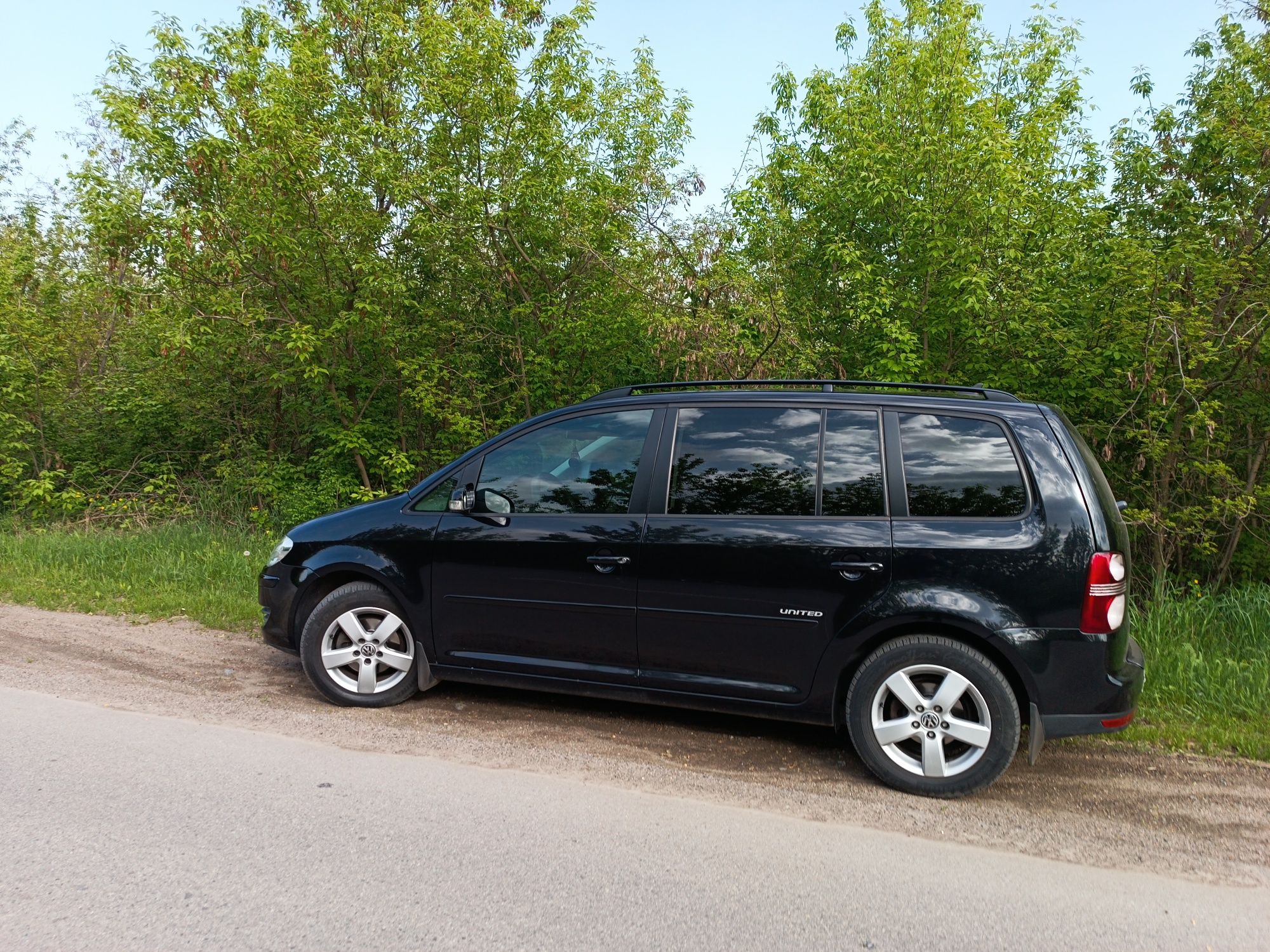 Volkswagen Touran 2008 р. 1.6 бензин в оригіналі