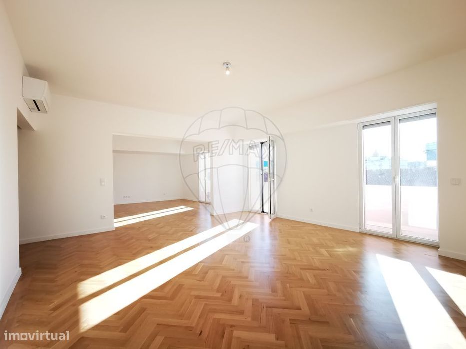 Apartamento T4 para arrendamento