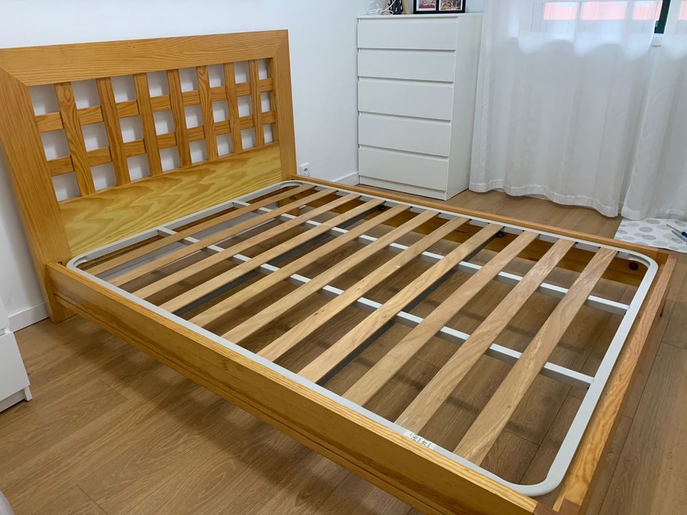 Mesa de cabeceira + cama