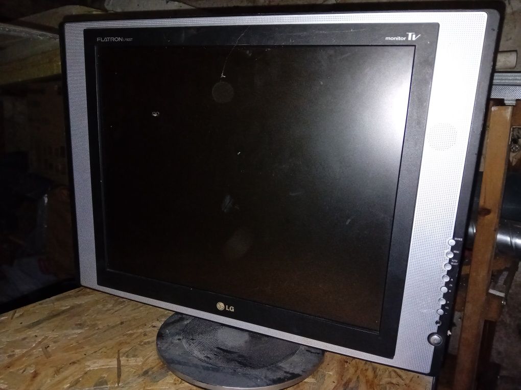 Monitor komputerowy z funkcją TV 19cali