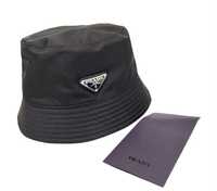 Czarny kapelusz PRADA bucket hat
