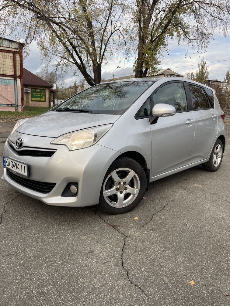 Toyota Versa S 2011 рік