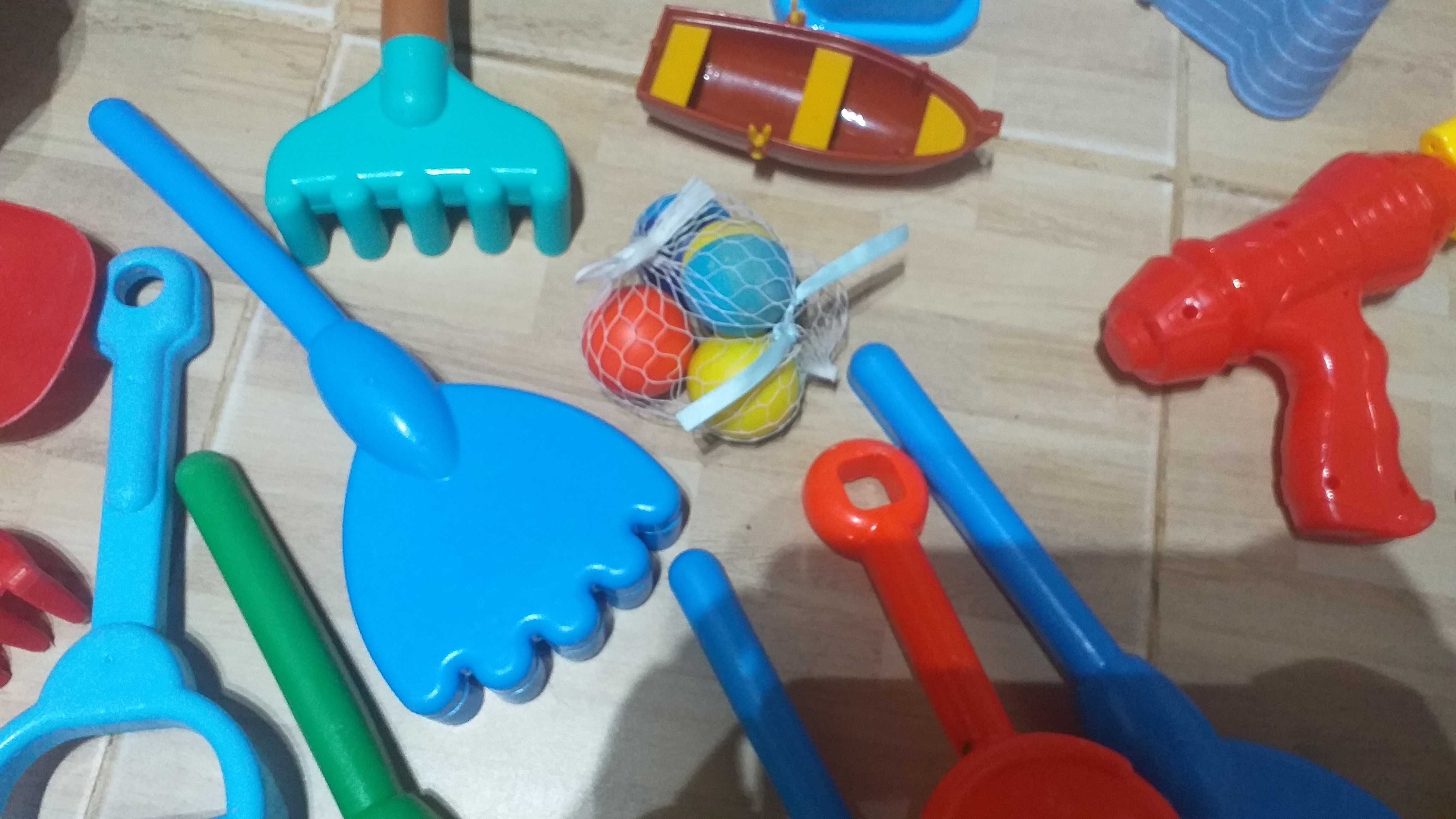 Lote de brinquedos para a praia