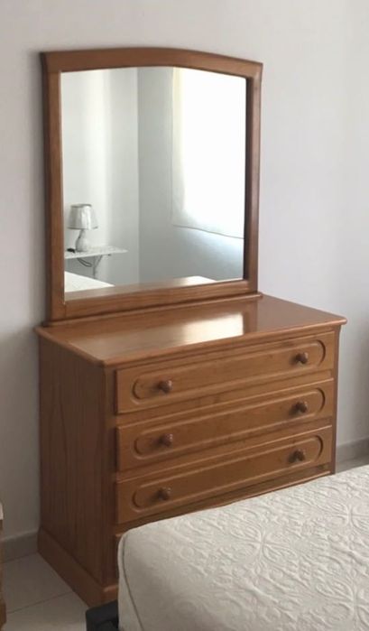 Comoda com espelho