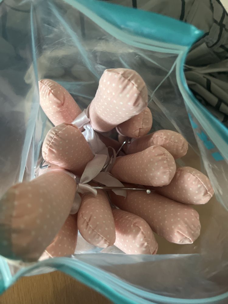 Vendo 12 cabides para roupa de criança