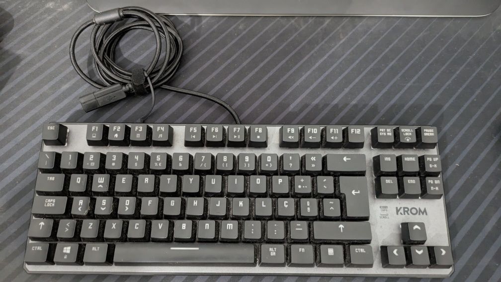 Teclado mecânico Kernel TKL (para peças)
