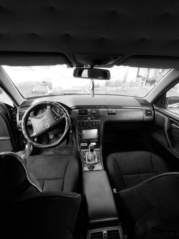 В продажі Mercedes-Benz W210
