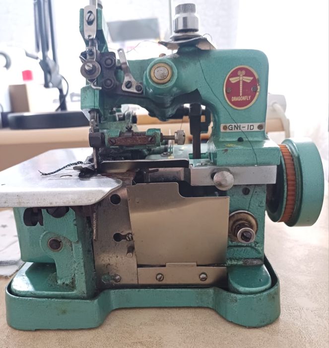 Продам швейную машинку