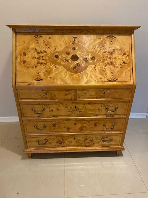 Piękne biurko sekretarzyk