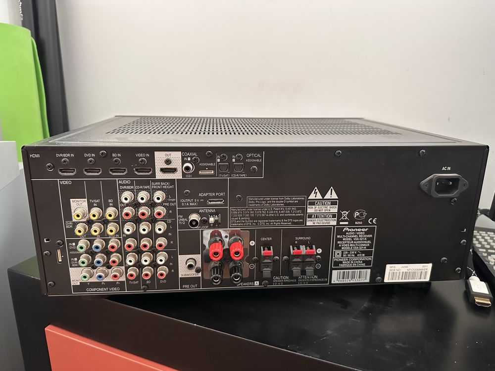Amplificador Pioneer com colunas Sony