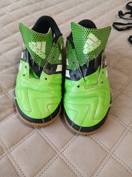 Футзалу adidas в чудовому стані