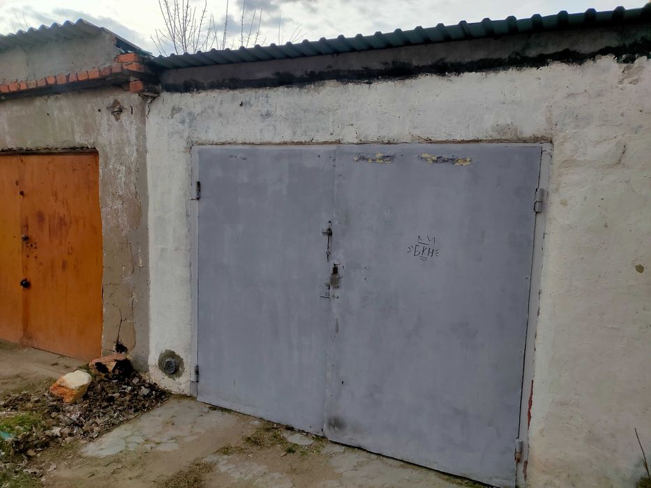 Продам сухий гараж в Соляних