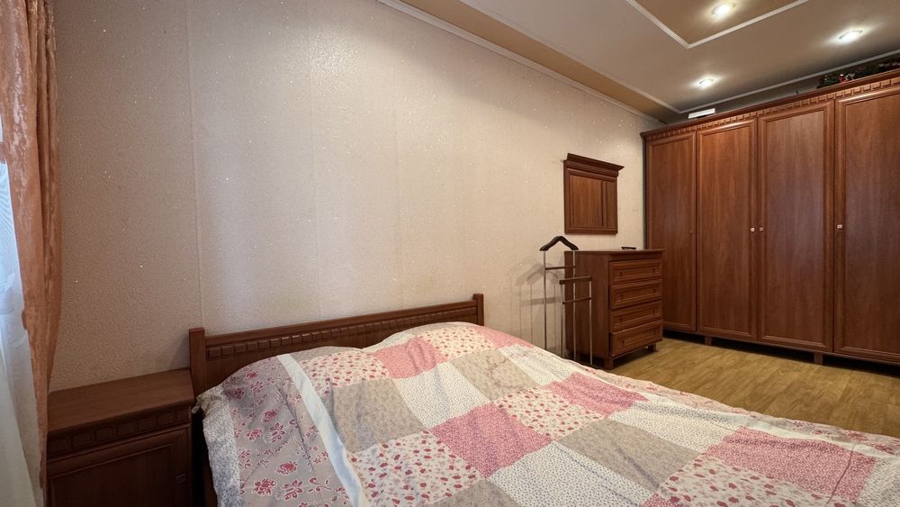 Продаж 2 кімнатної квартири на Домбровського з АО.