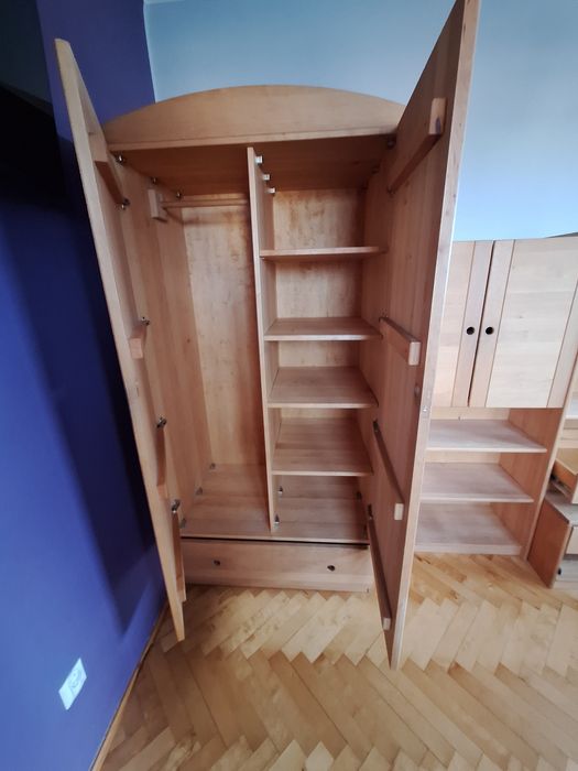 Meble wykonane z drewna.