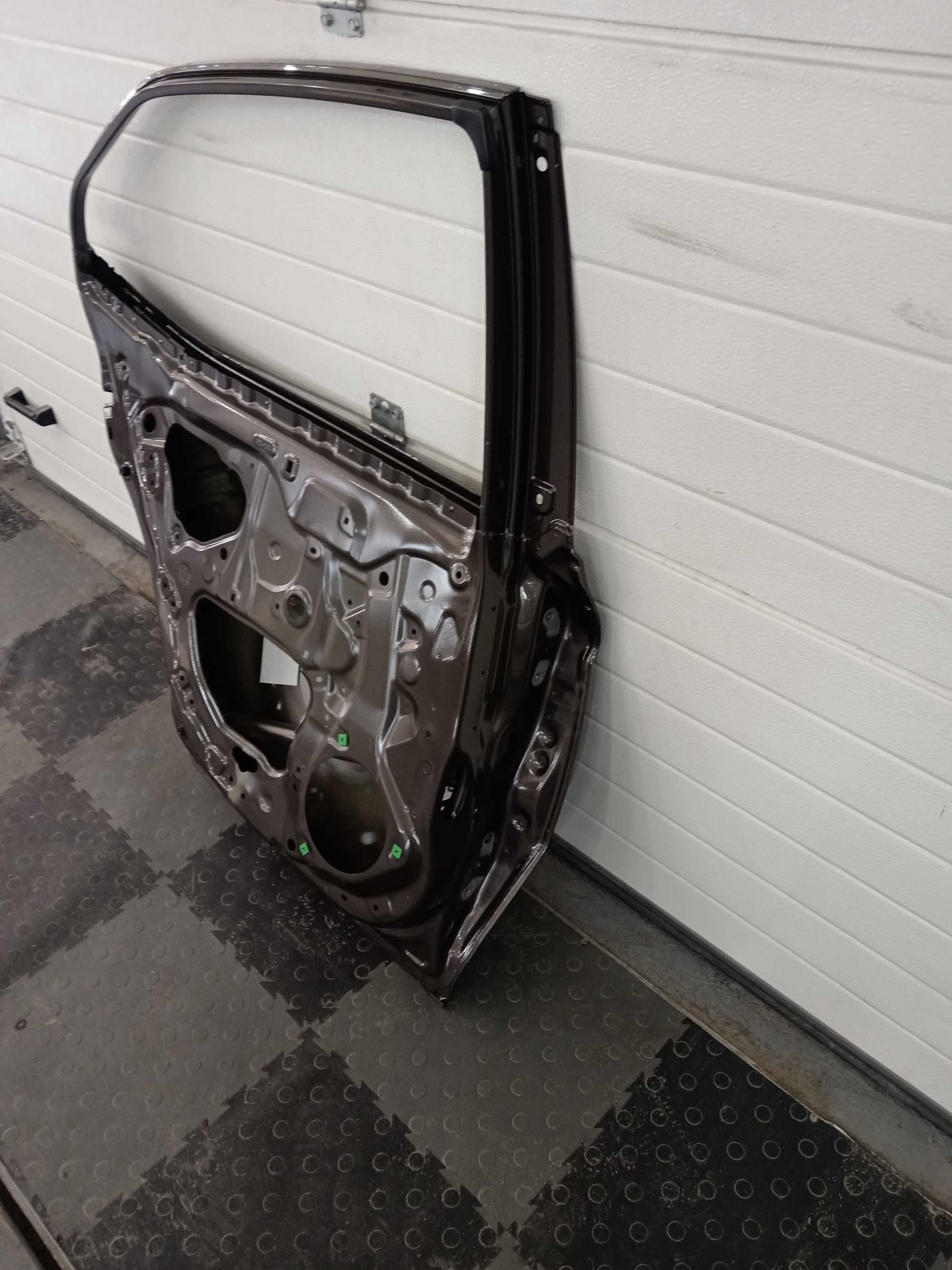 Двері голі задні ліві Toyota Camry v70 18-24 6700433260