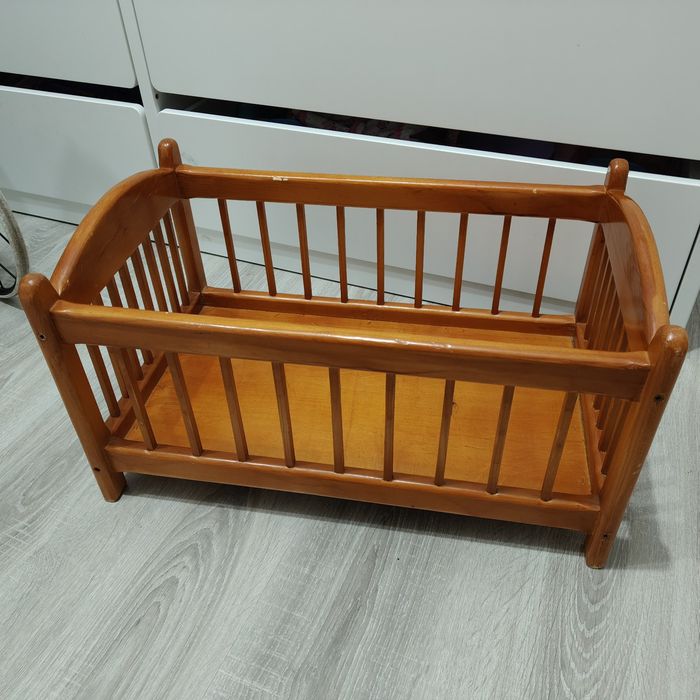 Drewniane łóżeczko dla lalek