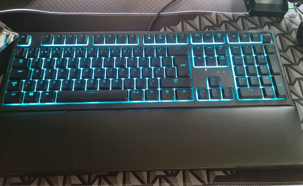 Desktop Gaming HP Pavilion + Monitor Gaming AOC e teclado RAZER GAMING