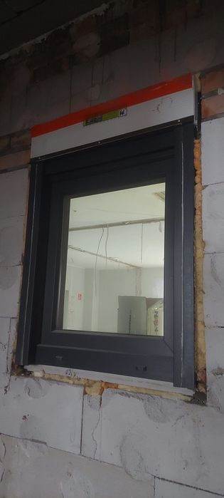 Okna PCV antracyt 3 szyby z roletami elektrycznymi - NEXBAU 6 sztuk