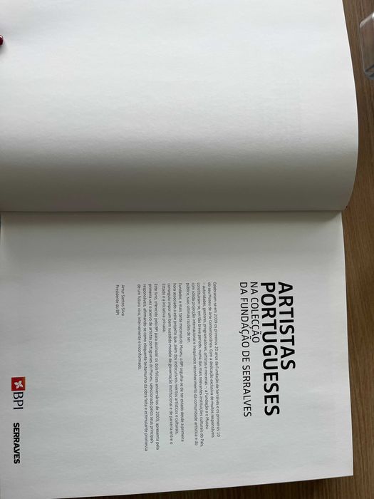 Livro Artistas Portugueses na coleção da Fundação de Serralves