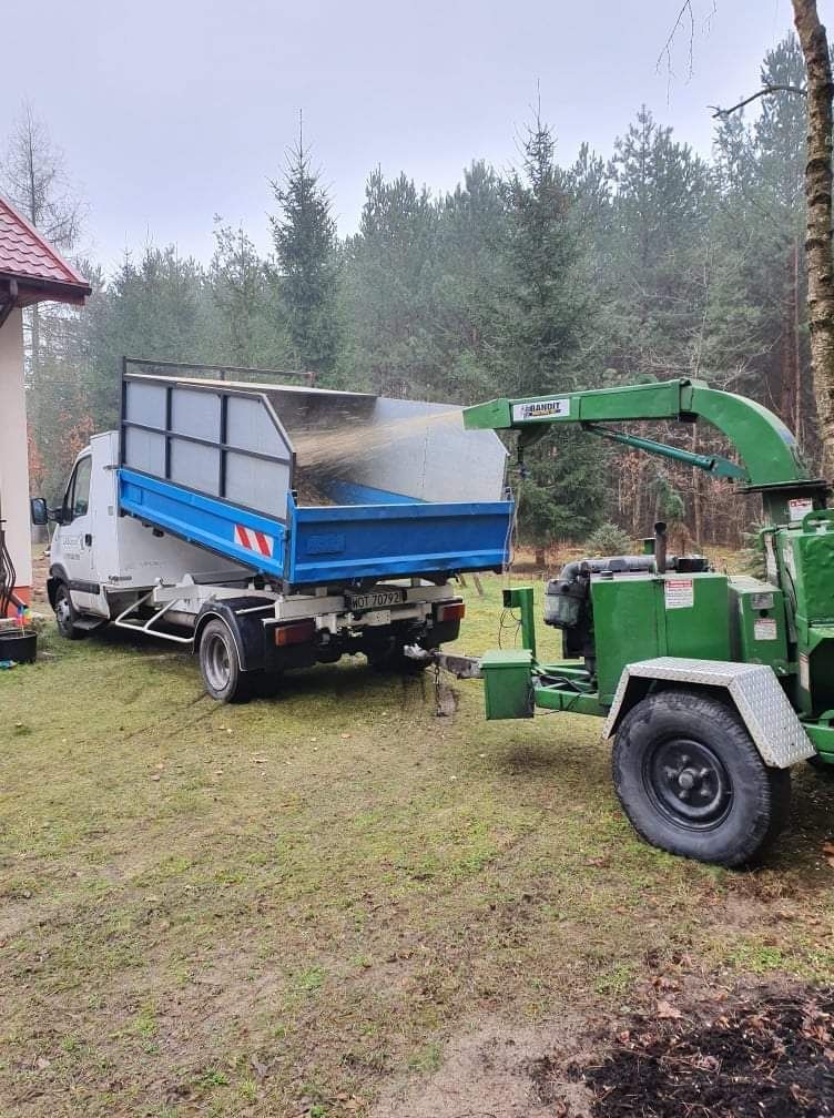 Rębak zrębkowanie utylizacja gałęzi Mielenie czyszczenie wycinka drzew